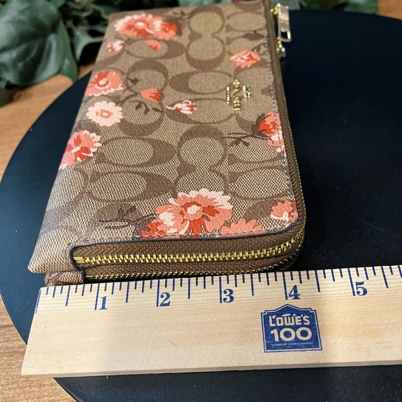 EUC Coach Flower Double Zipper Wristlet - Picture 6 of 7